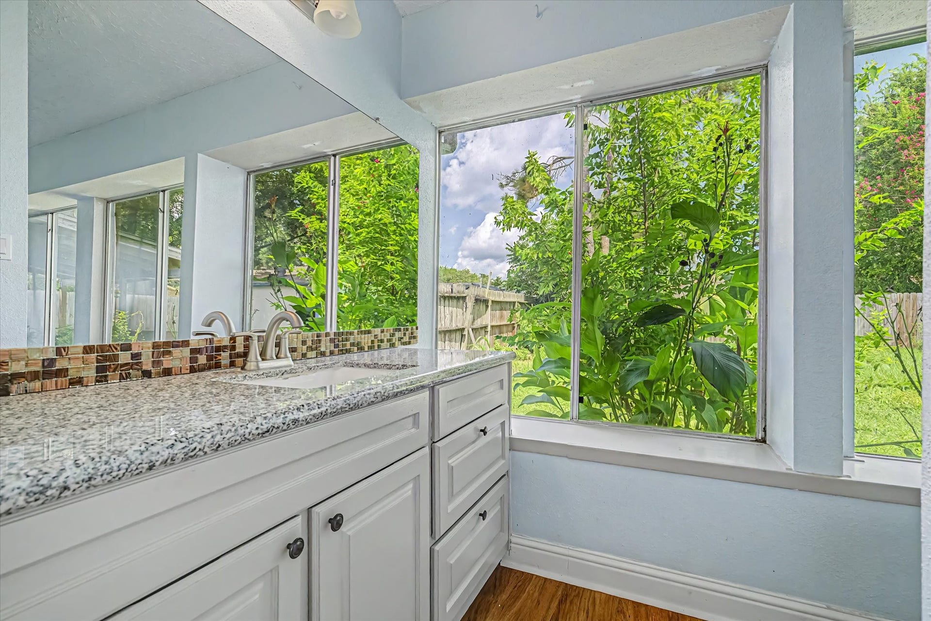 14218 Whitecross Drive, Houston, TX 77083 Primary bathroom with garden view