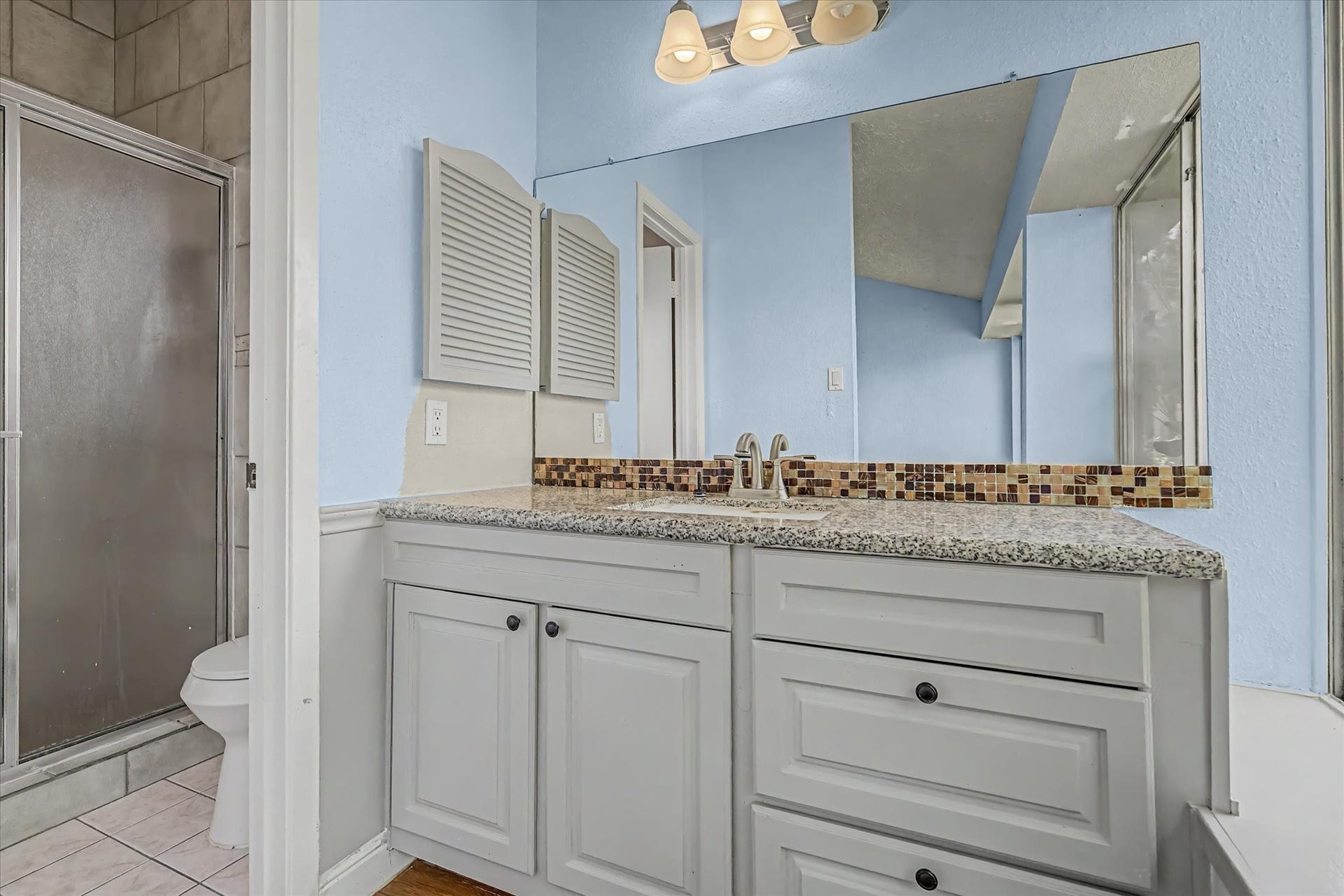 14218 Whitecross Drive, Houston, TX 77083 Primary bathroom featuring extensive storage options.