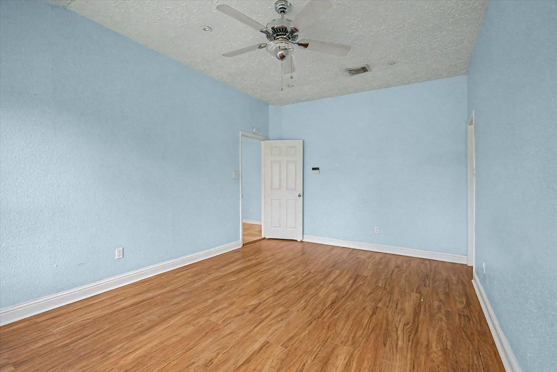 14218 Whitecross Drive, Houston, TX 77083 Luxury Vinyl Plank Flooring