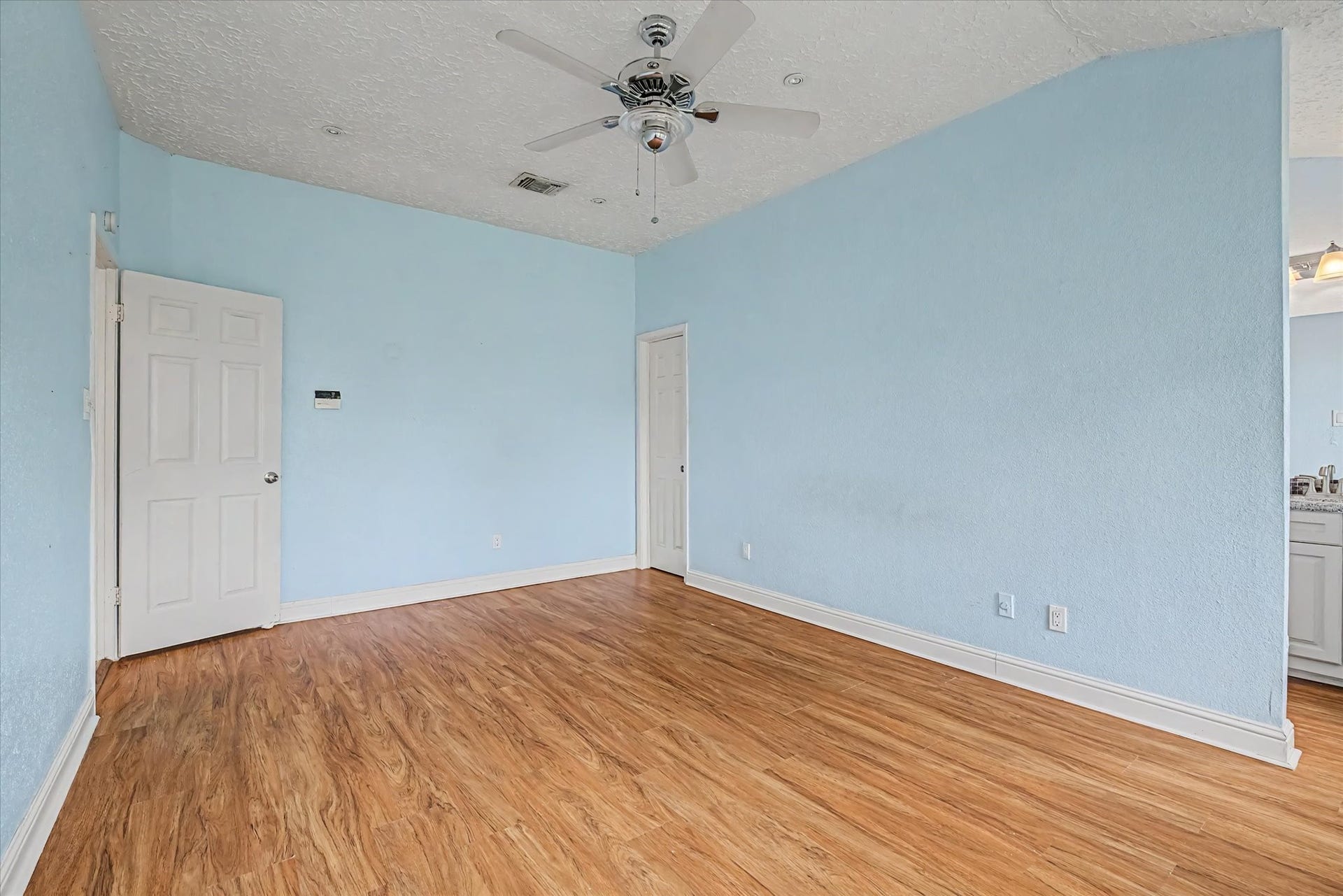 14218 Whitecross Drive, Houston, TX 77083 Ceiling Fan