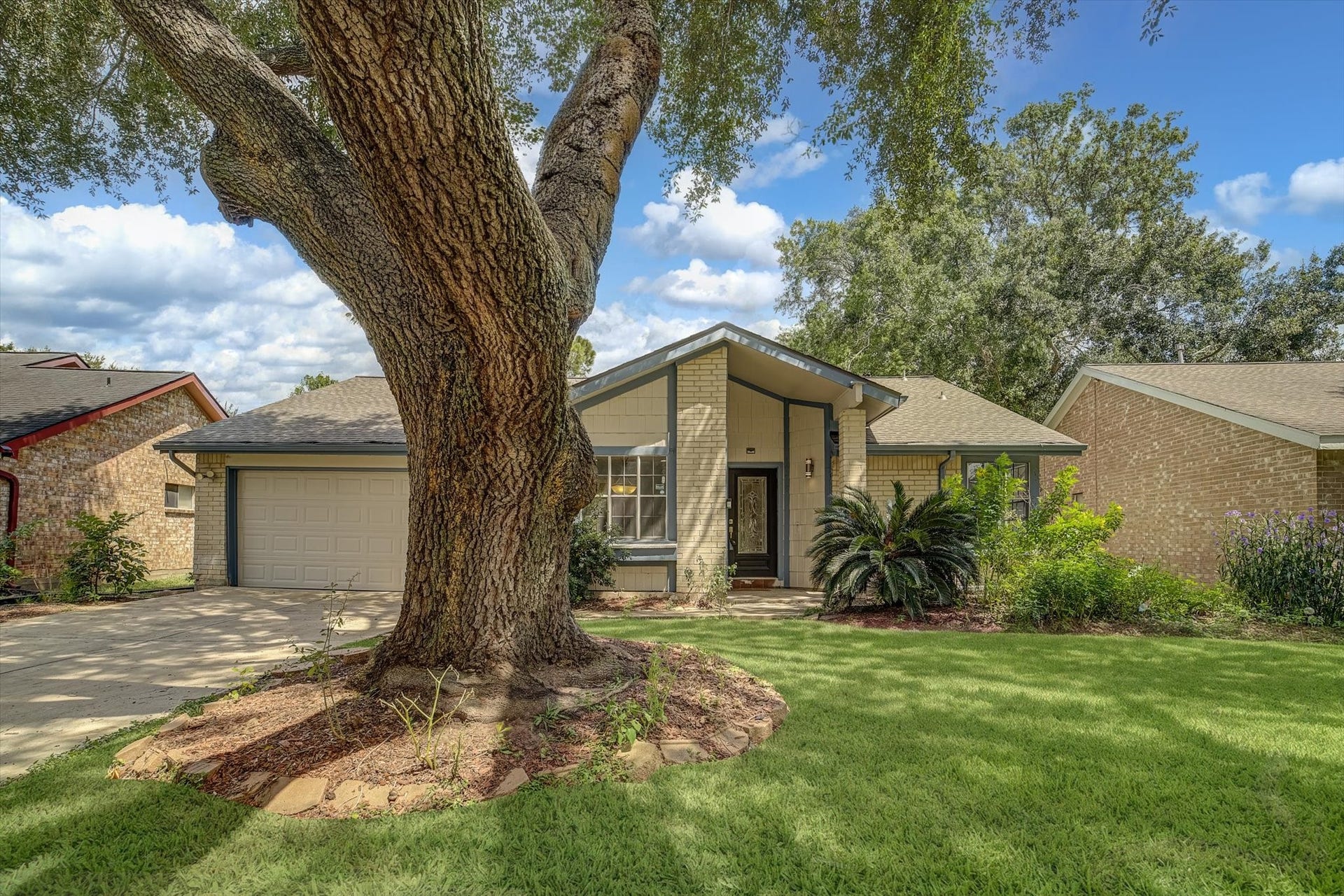 14218 Whitecross Drive, Houston, TX 77083 14218 Whitecross Drive, Houston, TX 77083