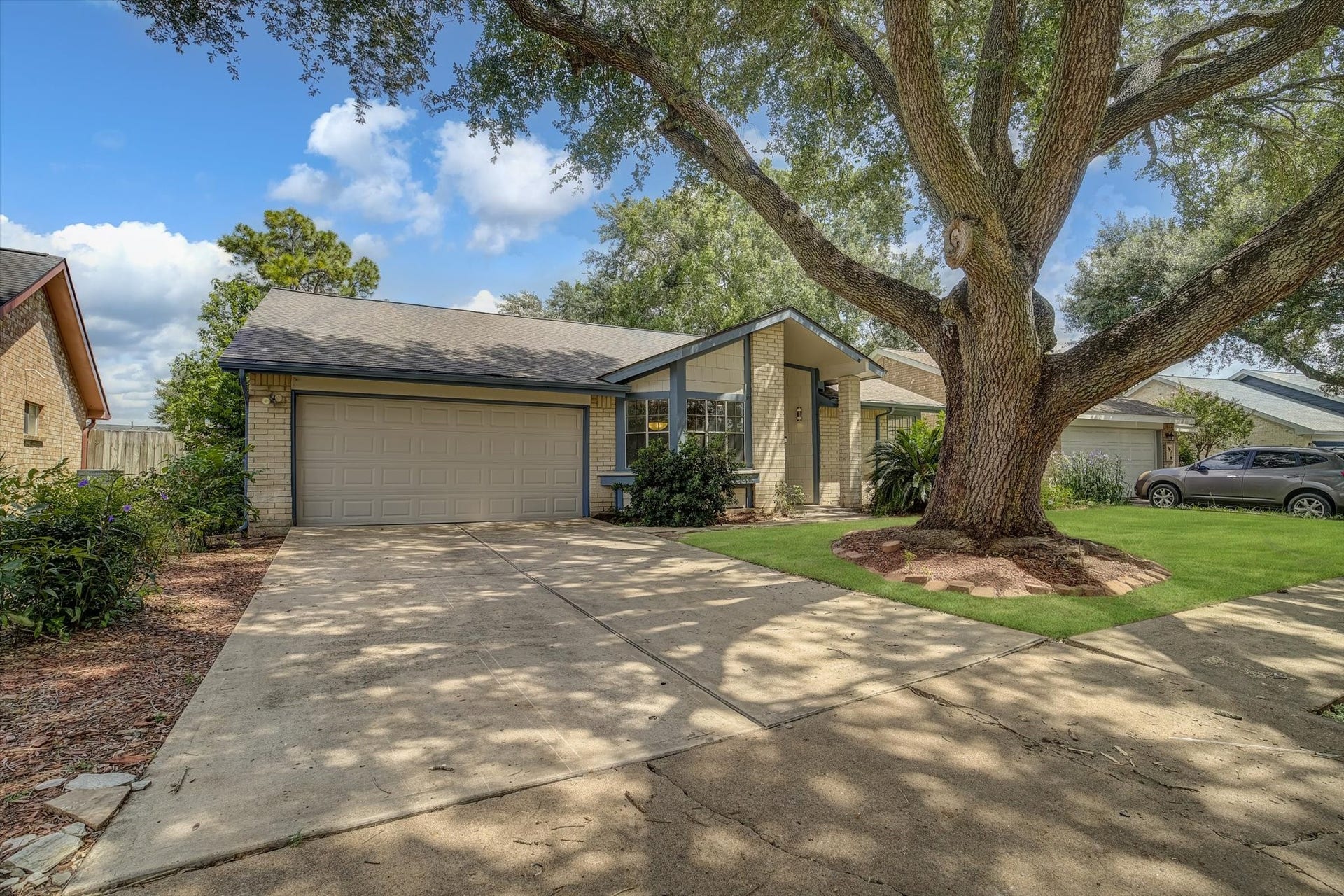 14218 Whitecross Drive, Houston, TX 77083 Double Car Driveway