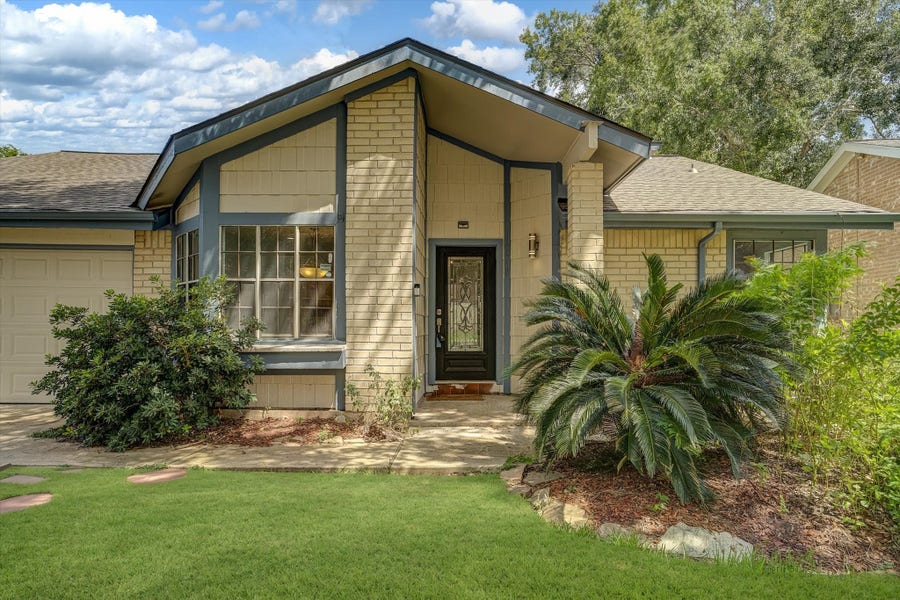 Property photo for 14218 Whitecross Drive, Houston, TX