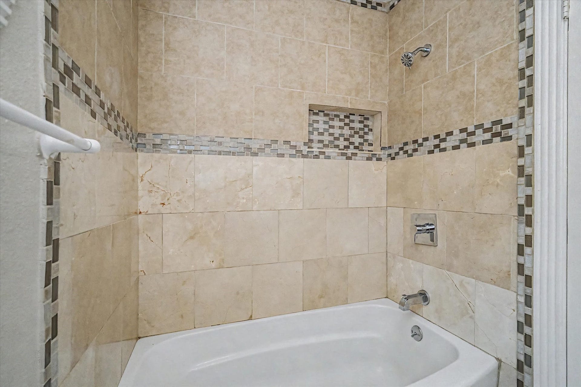 14218 Whitecross Drive, Houston, TX 77083 Tile Bath/shower combo