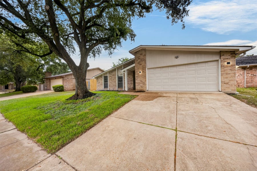 Property photo for 16807 Clan Macintosh Drive, Houston, TX