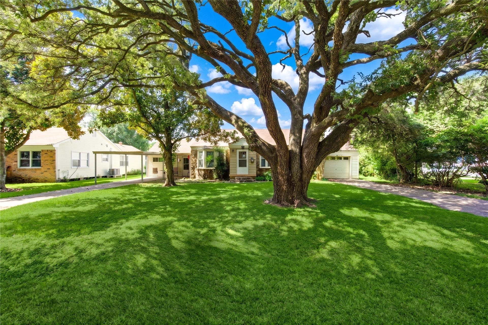 2206 Oaklawn Drive, La Marque, TX 77568 2206 Oaklawn Drive, La Marque, TX 77568