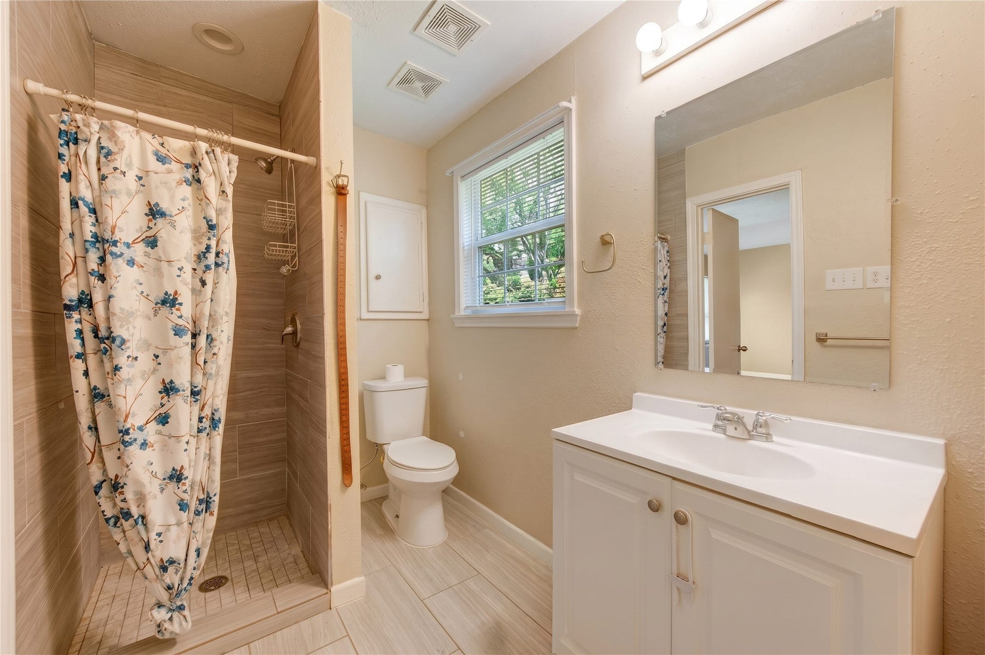 2206 Oaklawn Drive, La Marque, TX 77568 2206 Oaklawn Drive, La Marque, TX 77568