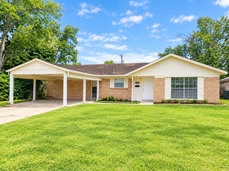 Property photo for 7212 Meadowlark Lane, Texas City, TX