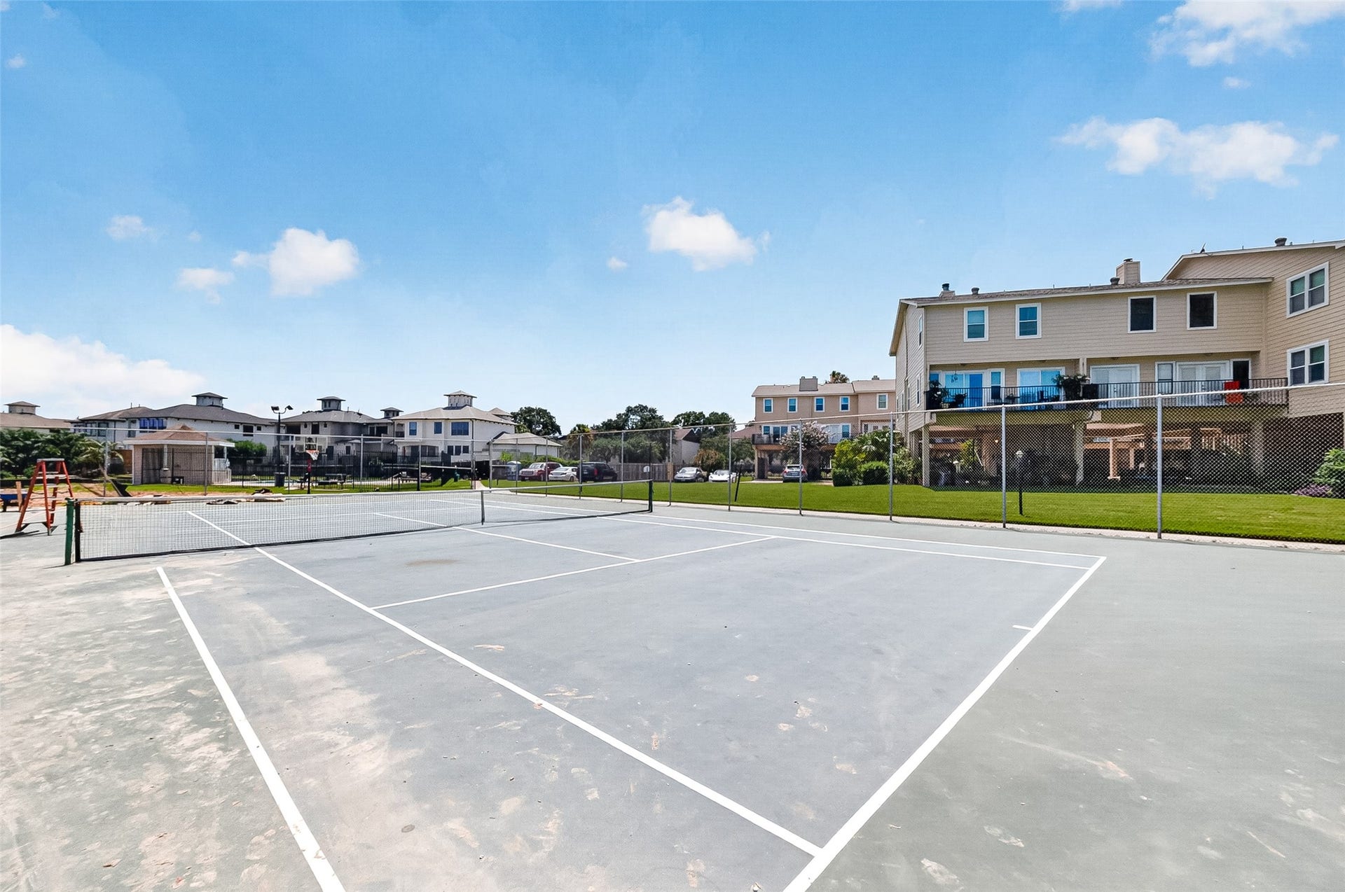 2034 Glencove Drive, Seabrook, TX 77586 Community courts for tennis or pickleball