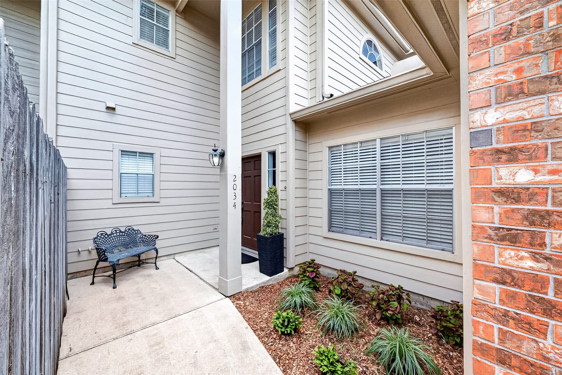 2034 Glencove Drive, Seabrook, TX 77586 Private courtyard entry welcomes you home