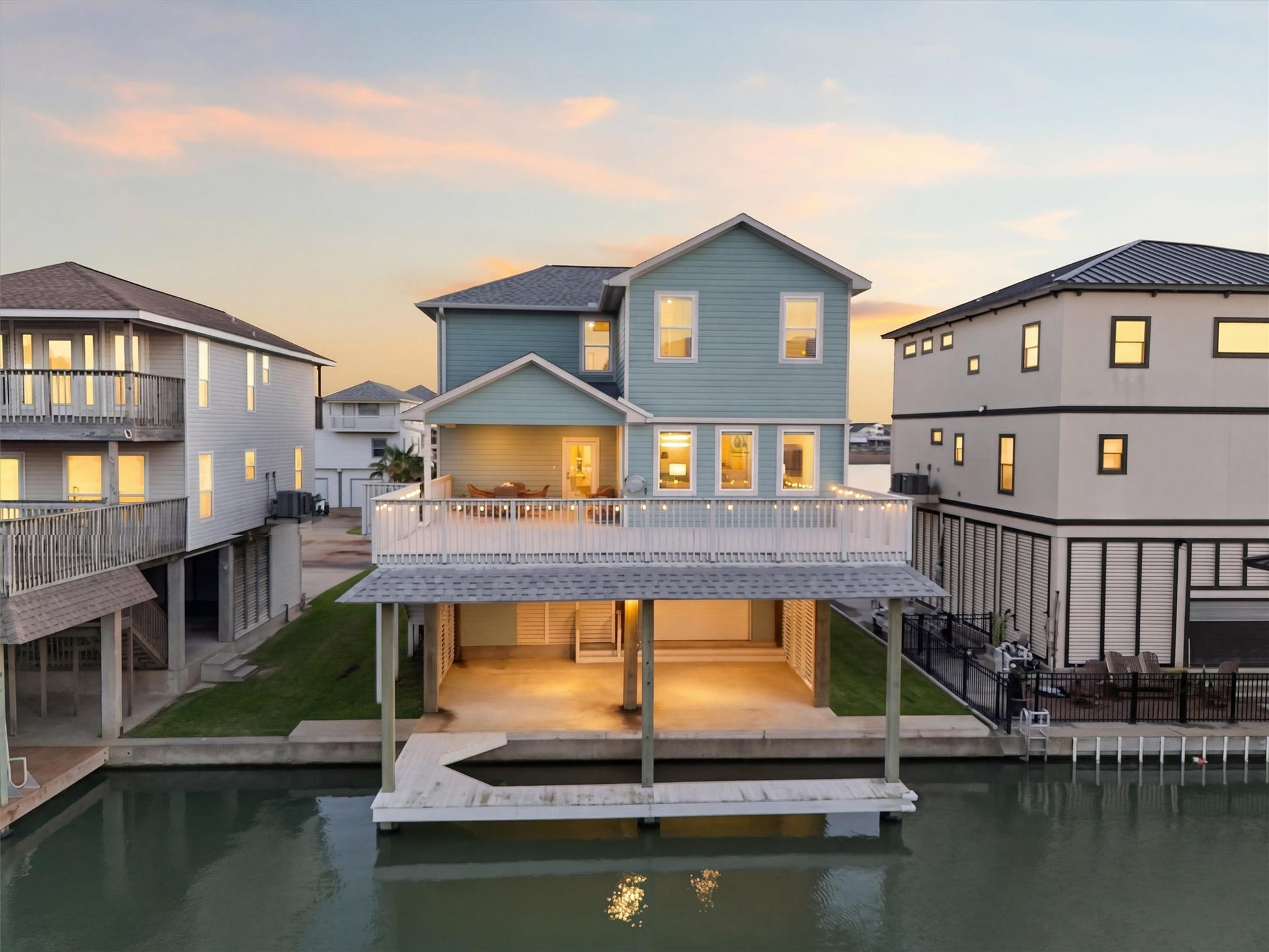 438 Amanda Circle, Tiki Island, TX 77554 From the canal side, this home
truly shows off its waterfront
appeal with an expansive
balcony above, covered outdoor
living below, and direct access to
the private dock and slip.