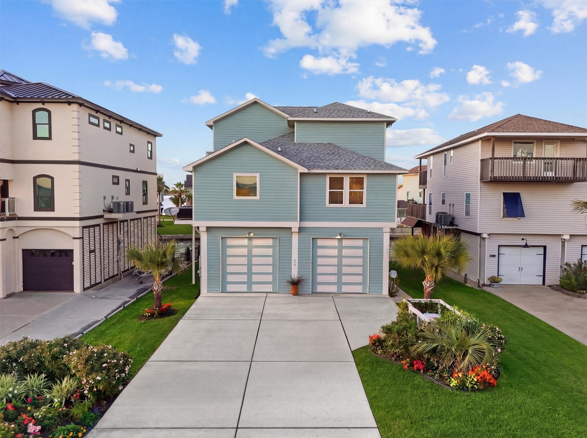 438 Amanda Circle, Tiki Island, TX 77554 From the moment you arrive, this
home stands out with crisp
coastal architecture, a spacious
driveway, and an oversized
enclosed three-door garage
ready for vehicles, golf carts,
gear, and all the extras that
come with life on the water.