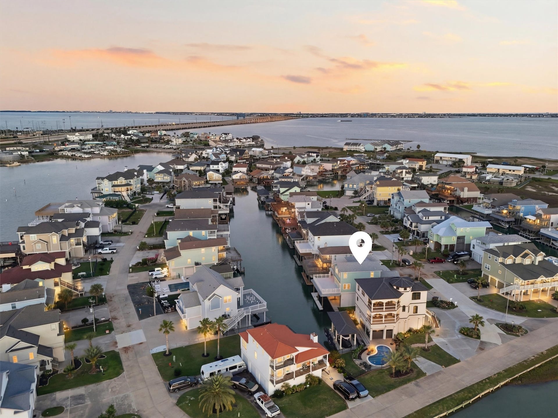 438 Amanda Circle, Tiki Island, TX 77554 Sunset chasers will feel right at
home here, where wide-open
skies, shimmering water, and an
unbeatable island setting create
a spectacular backdrop for
everyday life.