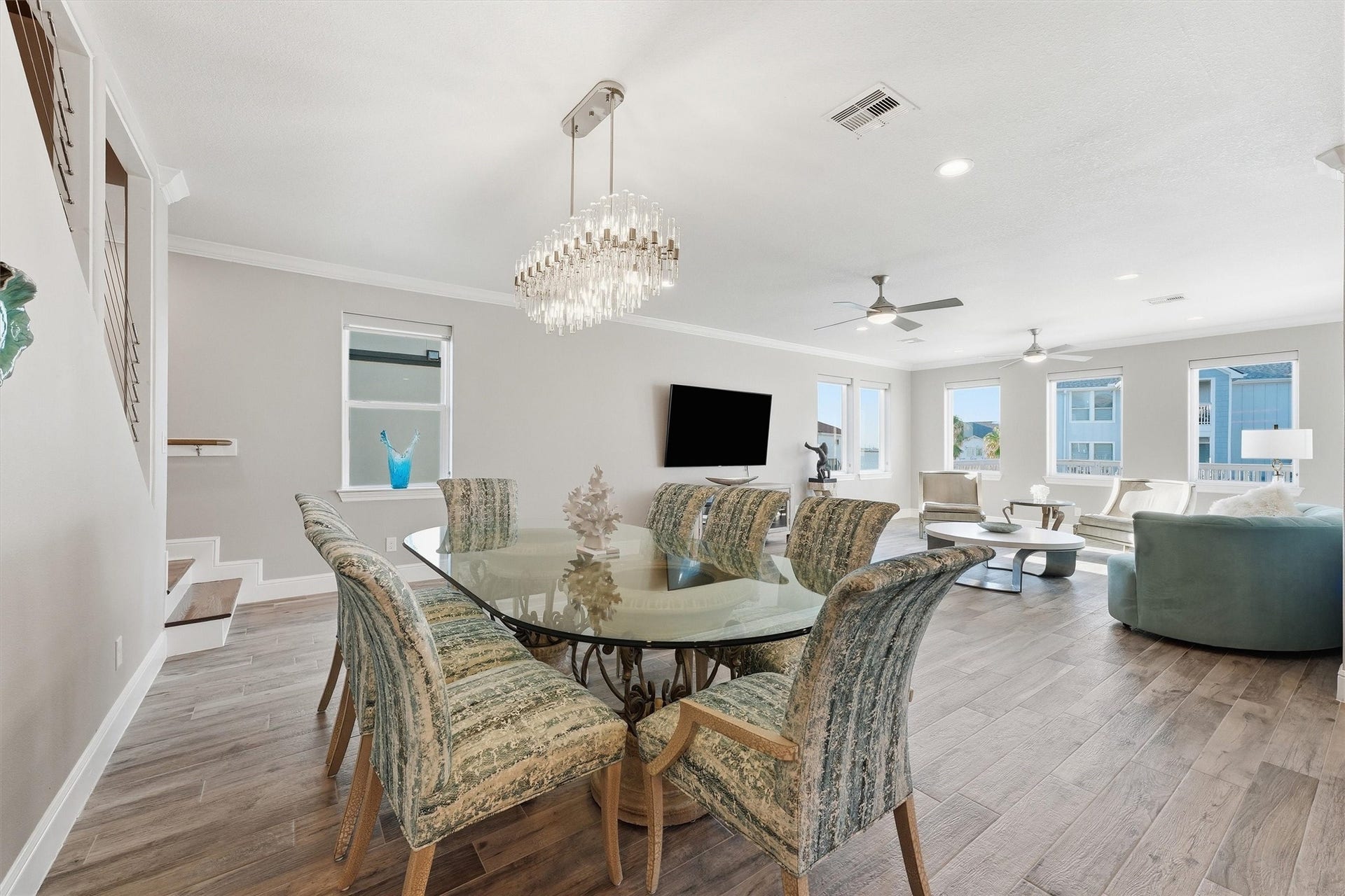 438 Amanda Circle, Tiki Island, TX 77554 Gather around the table for casual breakfasts, memorable dinners, and easy conversation in this bright dining area that flows seamlessly into the kitchen and living room.