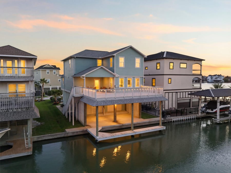 Property photo for 438 Amanda Circle, Tiki Island, TX