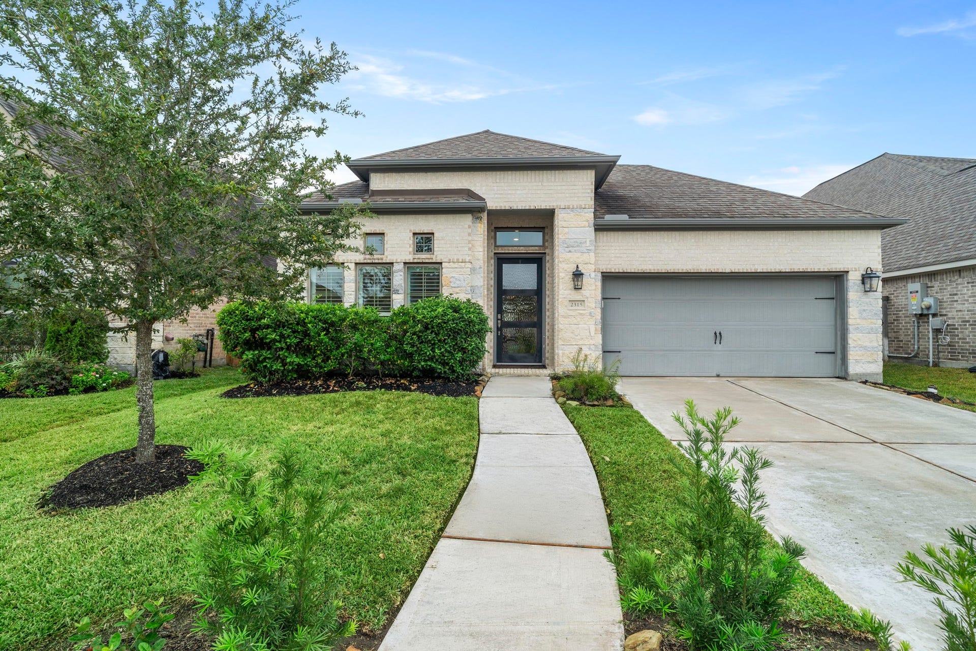2315 Calm Channel Court, Missouri City, TX 77459 Lovingly cared for by its original owner, this 2020 Perry Homes brick one-story combines modern style with a spacious, inviting feel.
