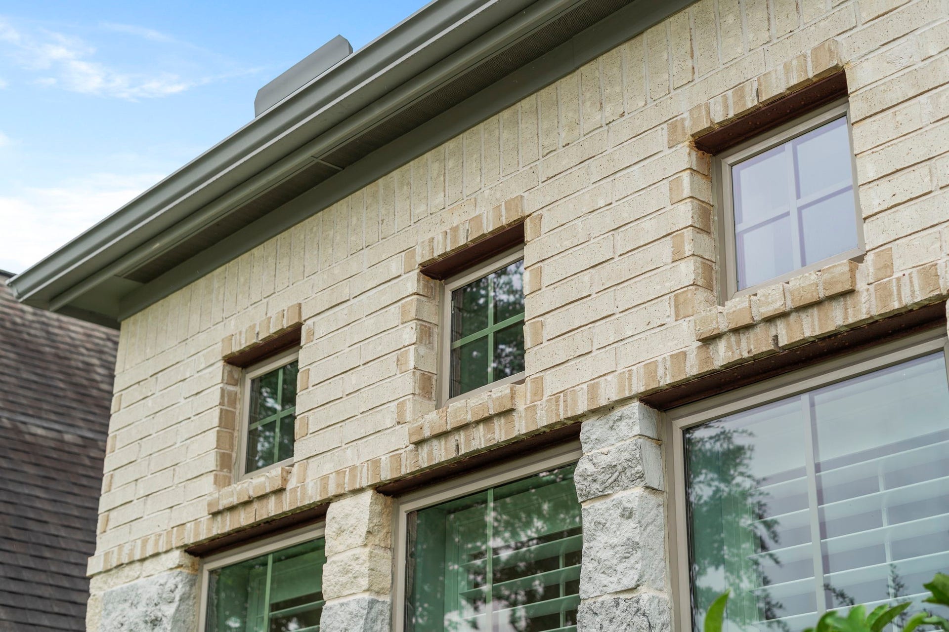 2315 Calm Channel Court, Missouri City, TX 77459 Built with the quality and craftsmanship of renowned homebuilder Perry Homes, featuring durable brick and stone construction.