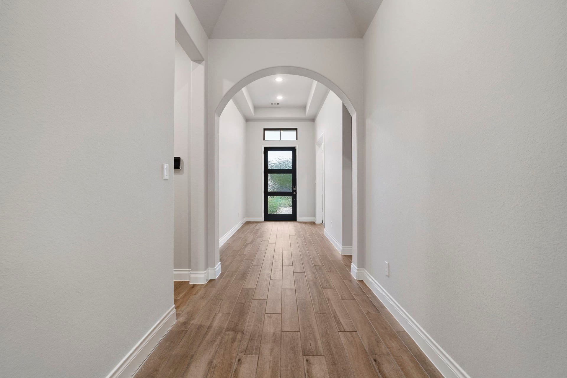 2315 Calm Channel Court, Missouri City, TX 77459 Elevated ceilings enhance the spacious feel, complemented by recessed LED daylight lighting that brightens the interiors with a crisp, modern glow.