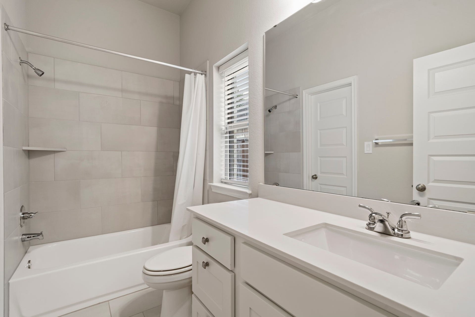 2315 Calm Channel Court, Missouri City, TX 77459 One of three full bathrooms, offering added convenience for family and guests.