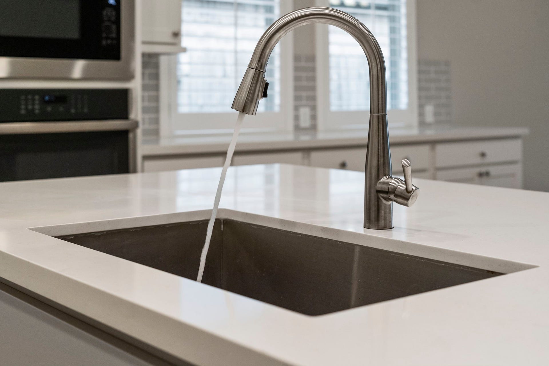 2315 Calm Channel Court, Missouri City, TX 77459 Featuring a deep-basin stainless steel undermount sink paired with a sleek gooseneck faucet with a handy pull-down sprayer.