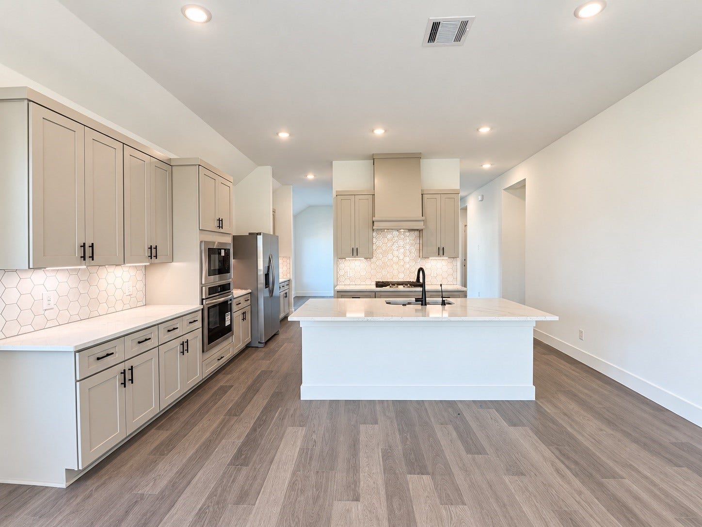 3411 Summercrisp Hollow Lane, Pearland, TX 77581 3411 Summercrisp Hollow Lane, Pearland, TX 77581