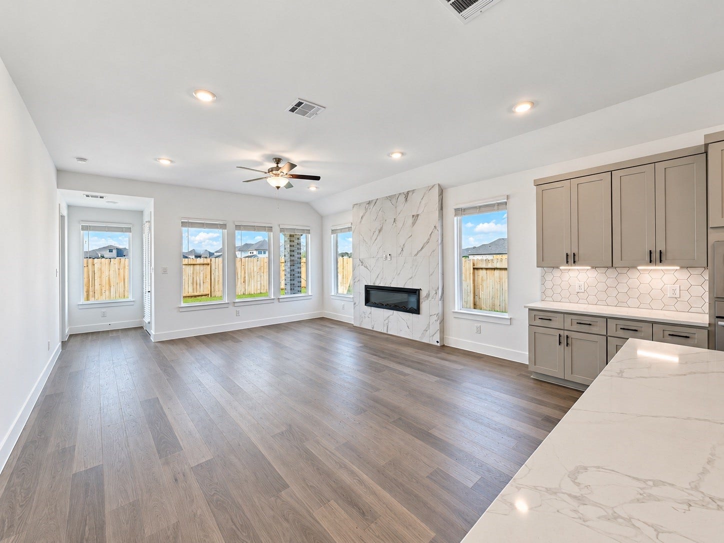3411 Summercrisp Hollow Lane, Pearland, TX 77581 3411 Summercrisp Hollow Lane, Pearland, TX 77581
