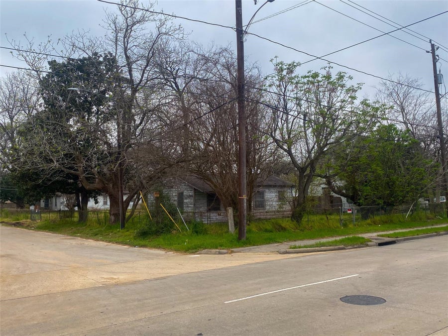 Property photo for 2113 S Victory Drive, Houston, TX
