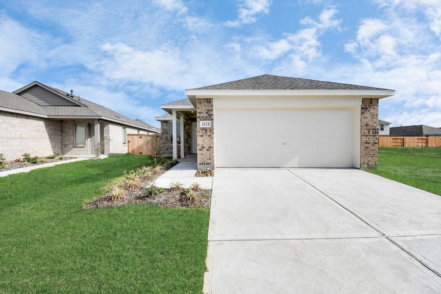 Property photo for 1615 Windrose Bend, Angleton, TX
