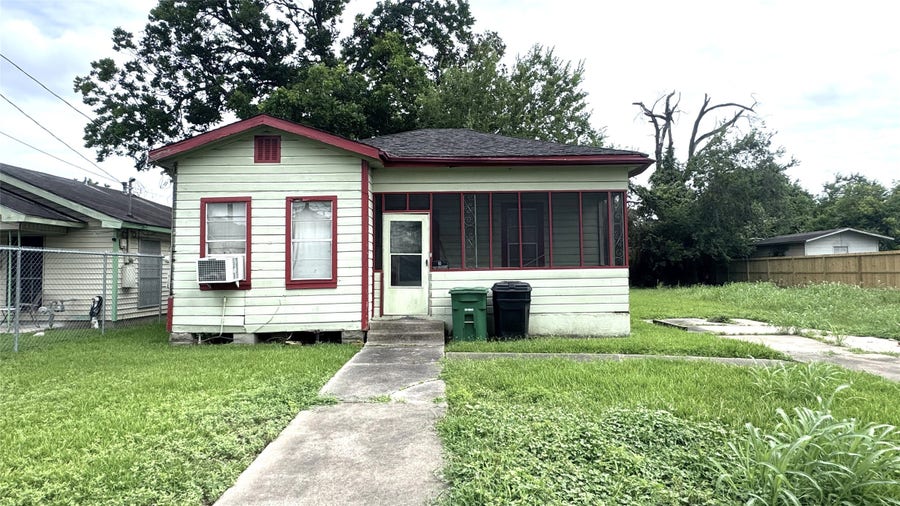 Property photo for 1414 E 32nd 1/2 Street, Houston, TX