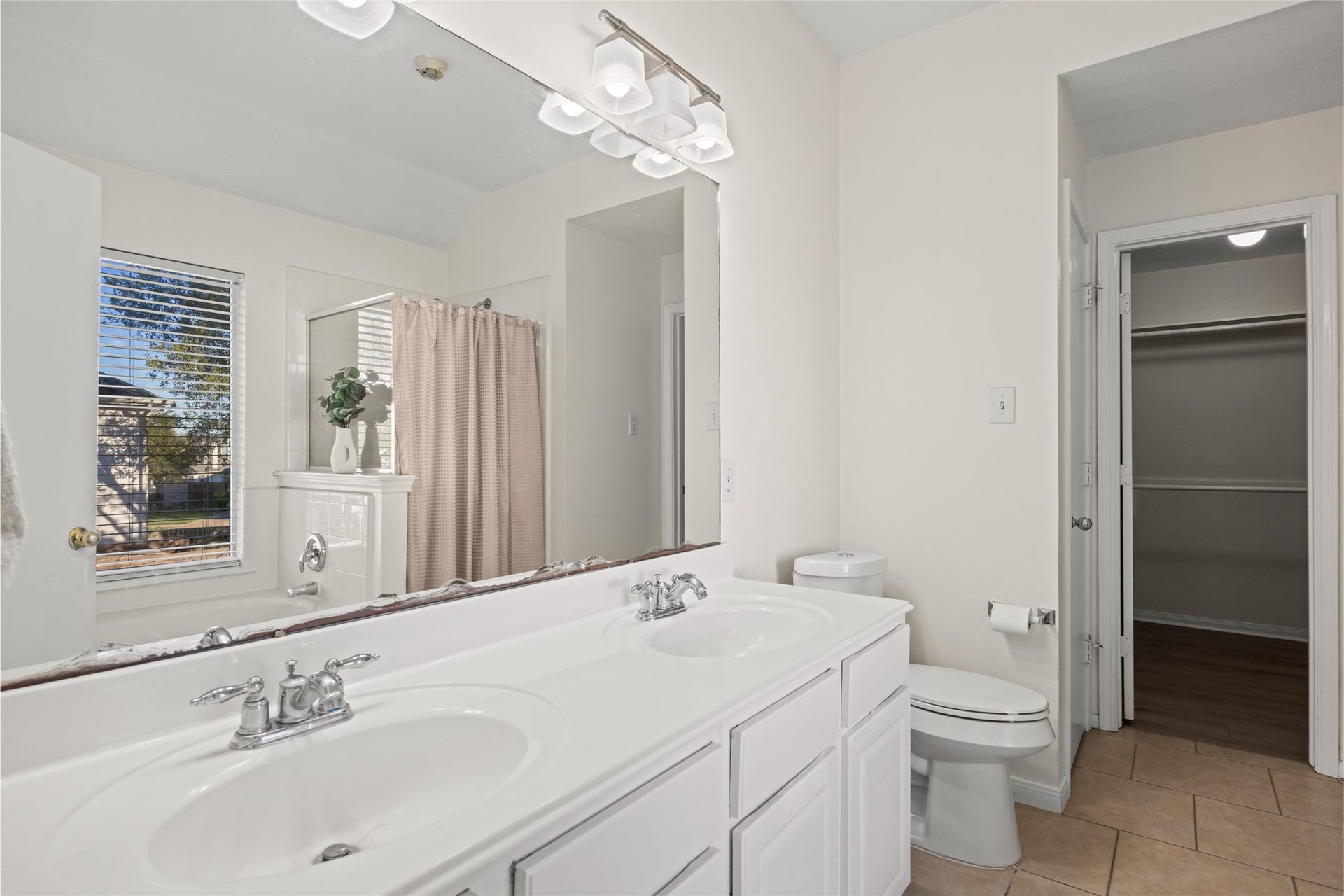 2202 Chelsea Vale Drive, Fresno, TX 77545 2202 Chelsea Vale Drive, Fresno, TX 77545