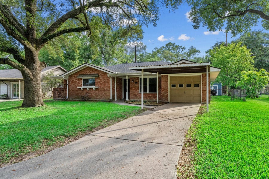 Property photo for 703 Barbara Street, Tomball, TX