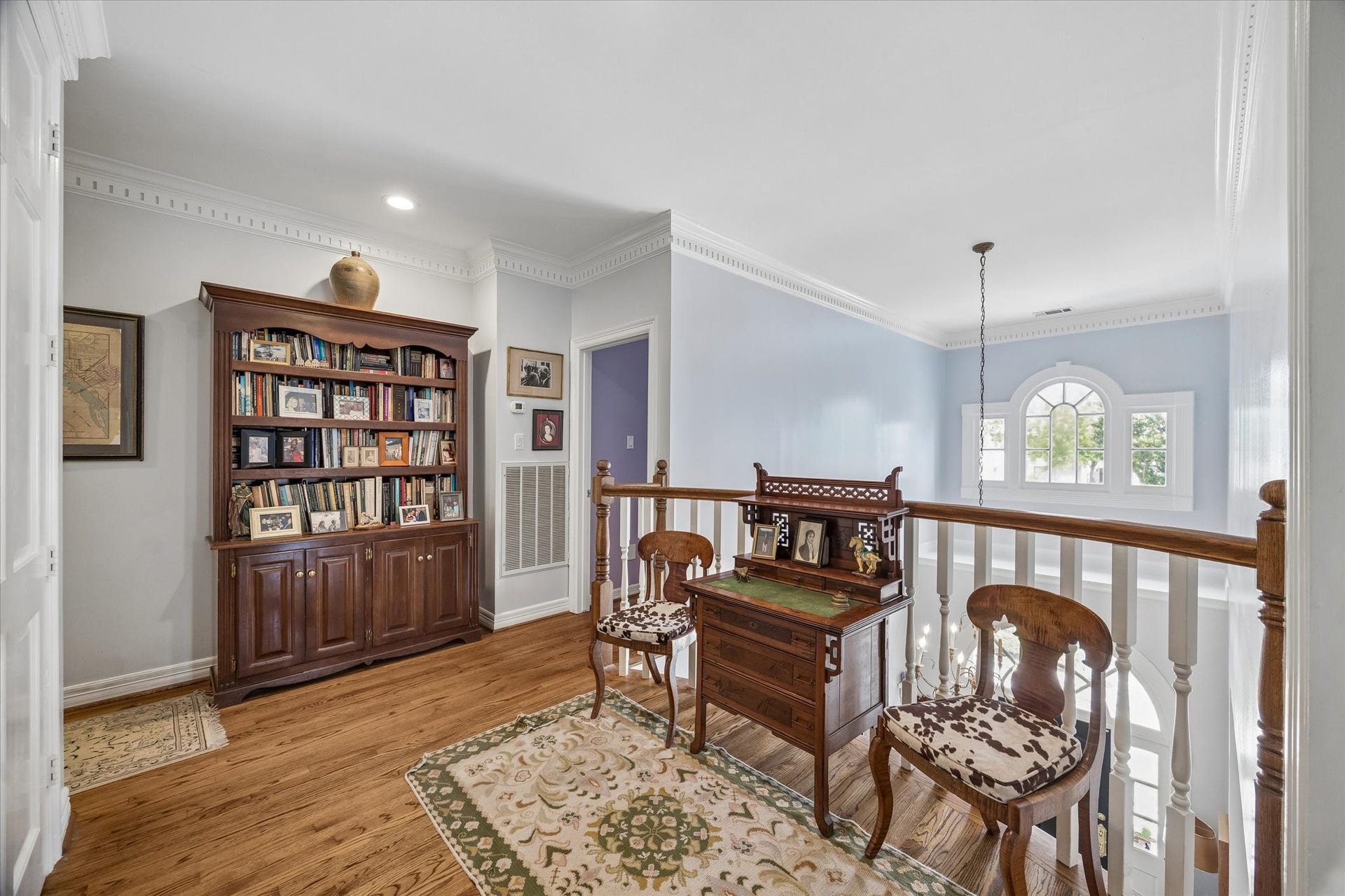 2120 Potomac Drive, #A, Houston, TX 77057 The second floor landing overlooks the first floor entryway, bringing in tons of natural light. Dental crown molding and hardwood floors continue throughout the second floor.