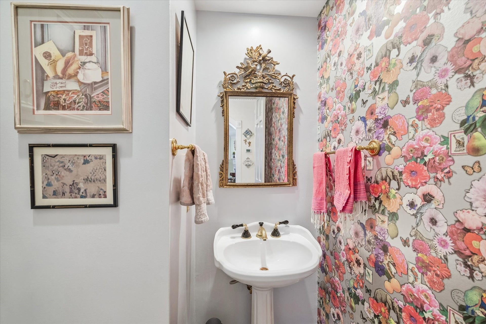 2120 Potomac Drive, #A, Houston, TX 77057 Fabulous half bath with accent wallpaper!