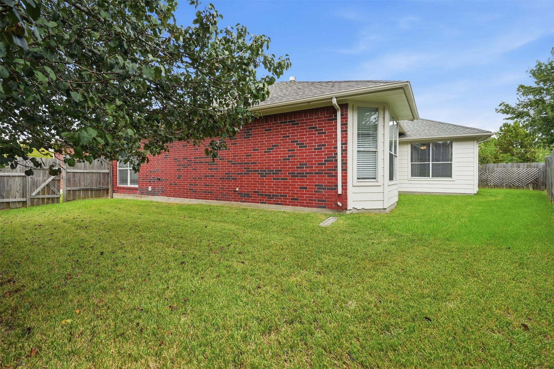 3003 Grey Mist Court, Friendswood, TX 77546 Spacious fenced backyard with mature landscaping and room to enjoy the outdoors.