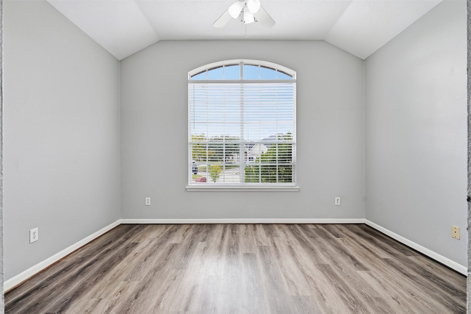 3003 Grey Mist Court, Friendswood, TX 77546 Spacious secondary bedroom featuring an arched window