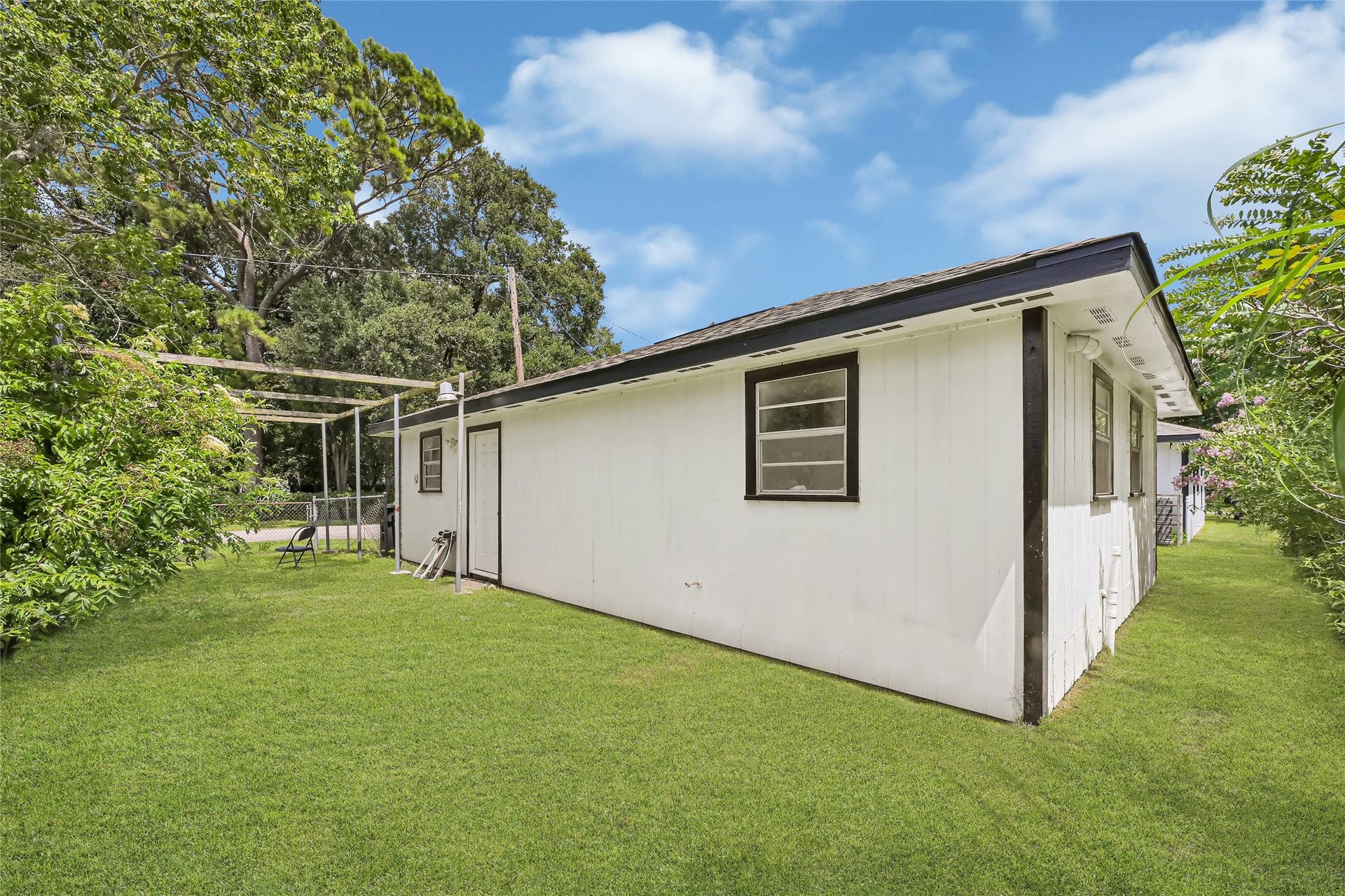 1033 W Snyder Street, Alvin, TX 77511
