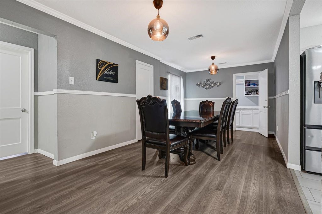 1033 W Snyder Street, Alvin, TX 77511