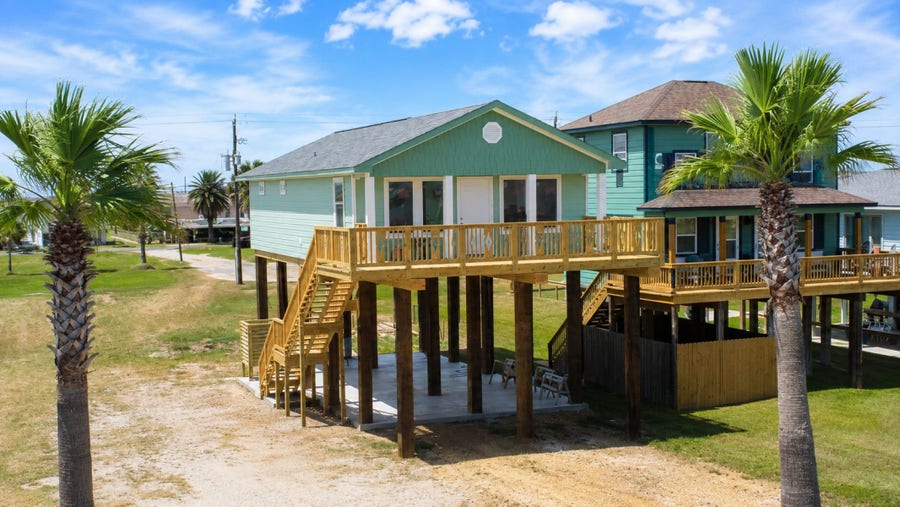 Property photo for 312 Surf Dr, Surfside Beach, TX