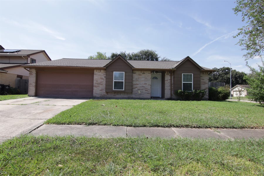Property photo for 10402 Long River Drive, Sugar Land, TX