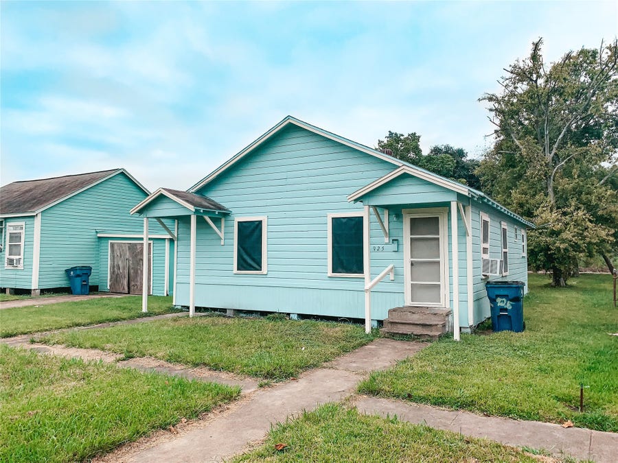 Property photo for 925 4th Avenue N, Texas City, TX