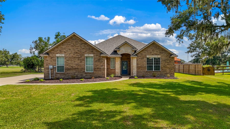 Property photo for 1132 Quarter Horse Trail, Angleton, TX