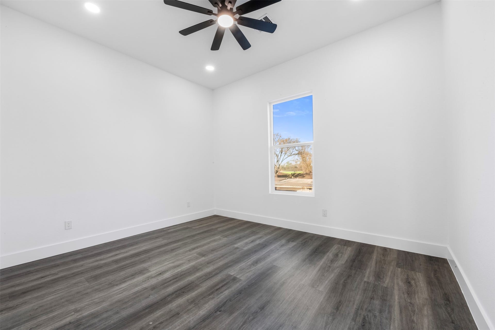 1306 Duff Lane, Houston, TX 77022 1306 Duff Lane, Houston, TX 77022