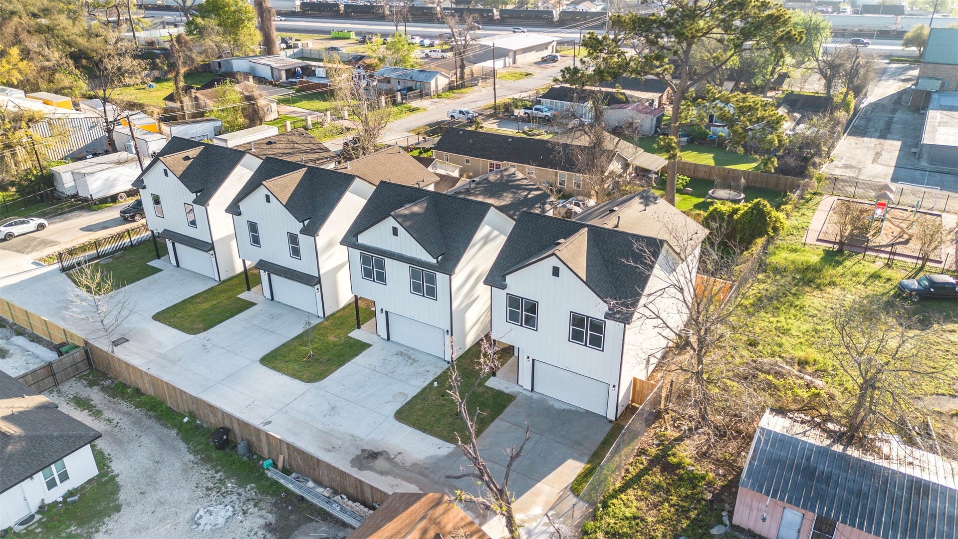 1306 Duff Lane, Houston, TX 77022 1306 Duff Lane, Houston, TX 77022