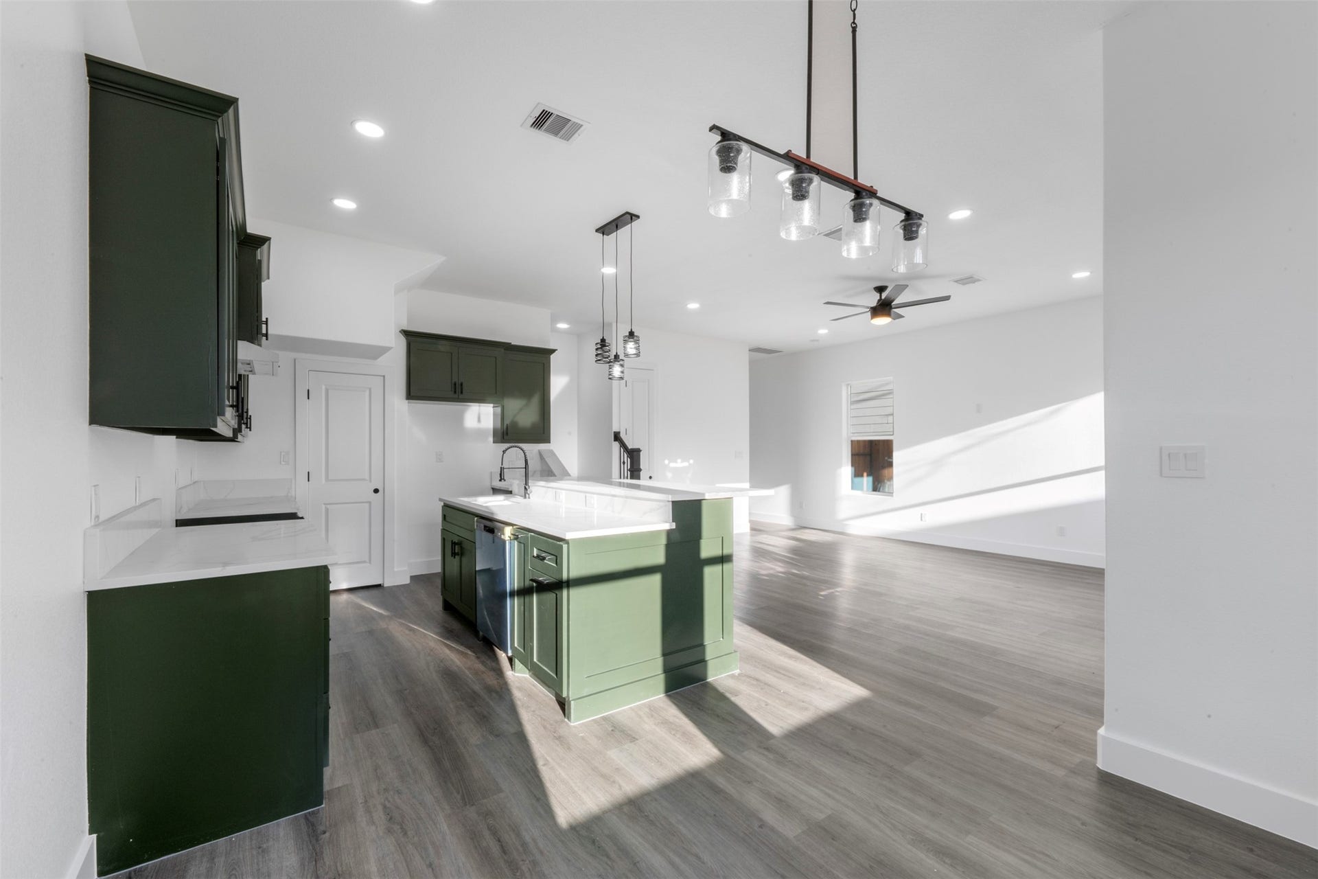1306 Duff Lane, Houston, TX 77022 1306 Duff Lane, Houston, TX 77022