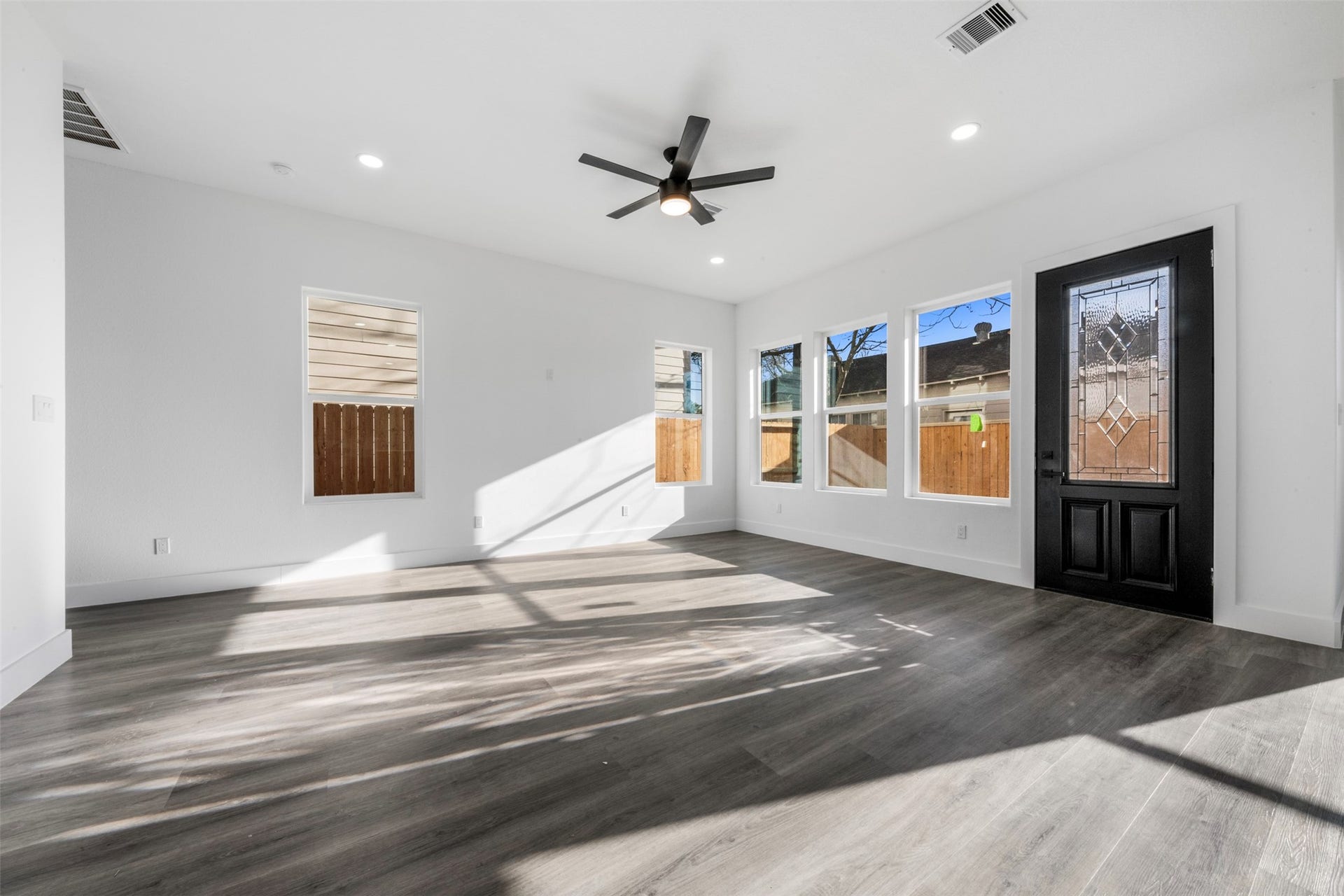 1306 Duff Lane, Houston, TX 77022 1306 Duff Lane, Houston, TX 77022
