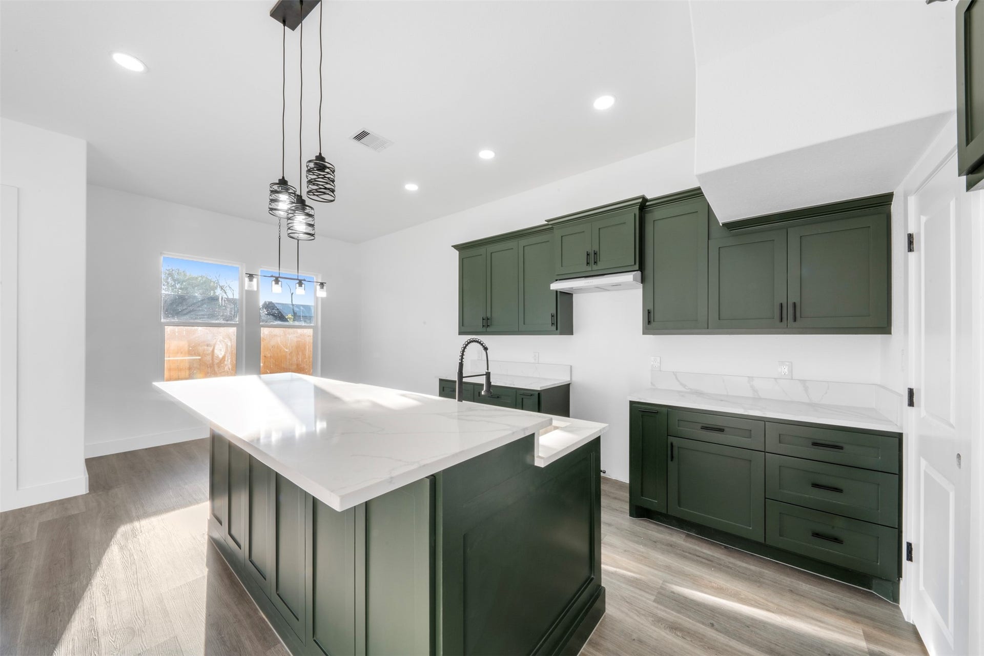 1306 Duff Lane, Houston, TX 77022 1306 Duff Lane, Houston, TX 77022