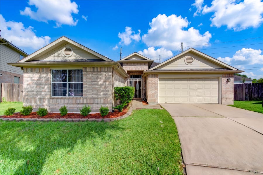 Property photo for 702 Hollyhock Drive, Stafford, TX