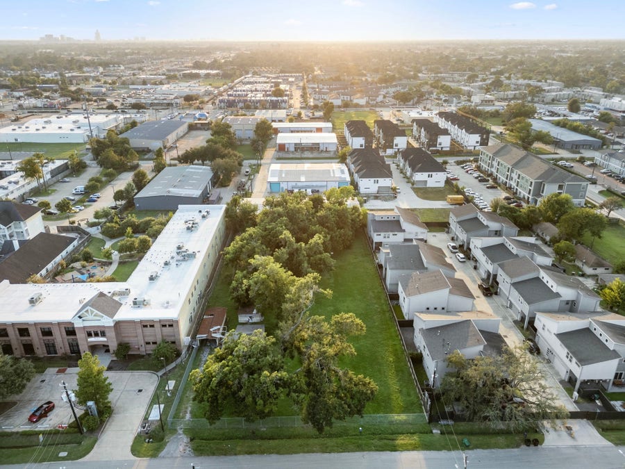 Property photo for 1911 Jacquelyn Drive, Houston, TX