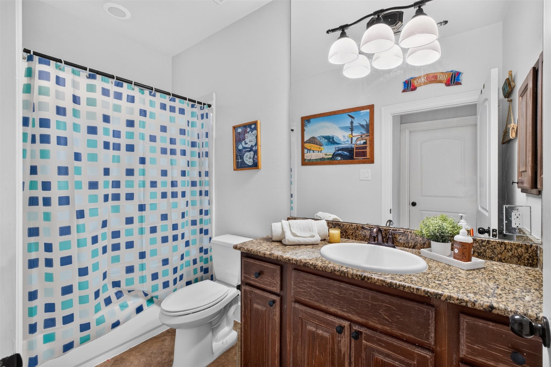 2806 Texas Laurel Drive, Katy, TX 77494 Guest Bathroom downstairs