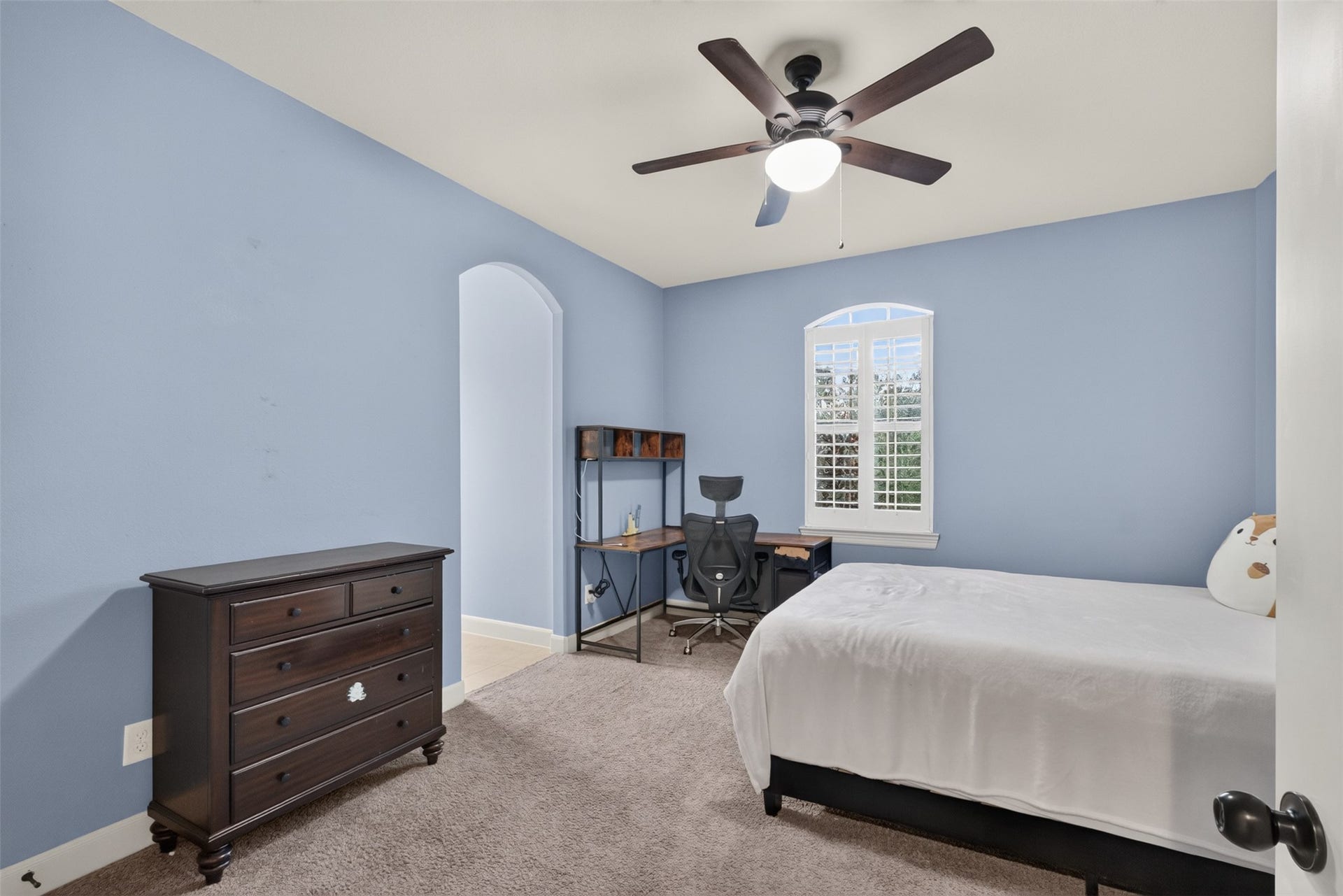 2806 Texas Laurel Drive, Katy, TX 77494 Both upstairs bedrooms are a great size and layout, with plantation shutters and jack and jill bathroom, with separate sinks on each side in between